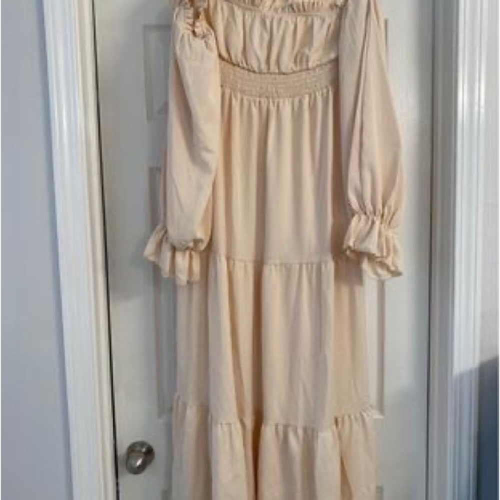 Ivory maxi dress soft and beautiful!